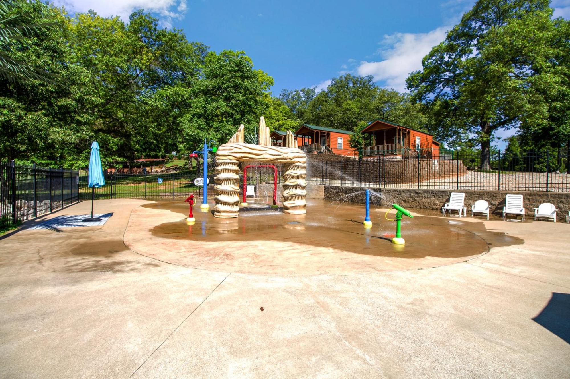 Jellystone Mammoth Cave Vila Cave City Exterior foto